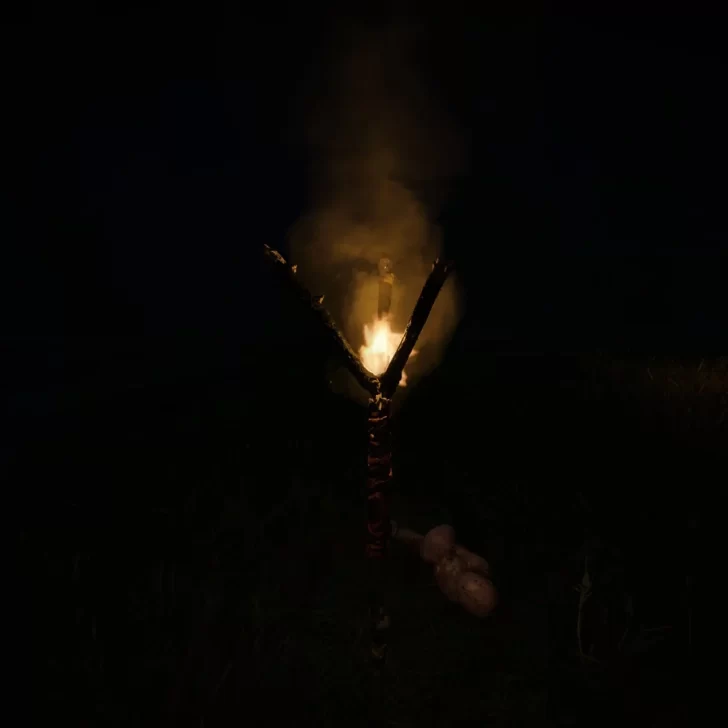 Sons of the Forest – How to Light Standing Torch